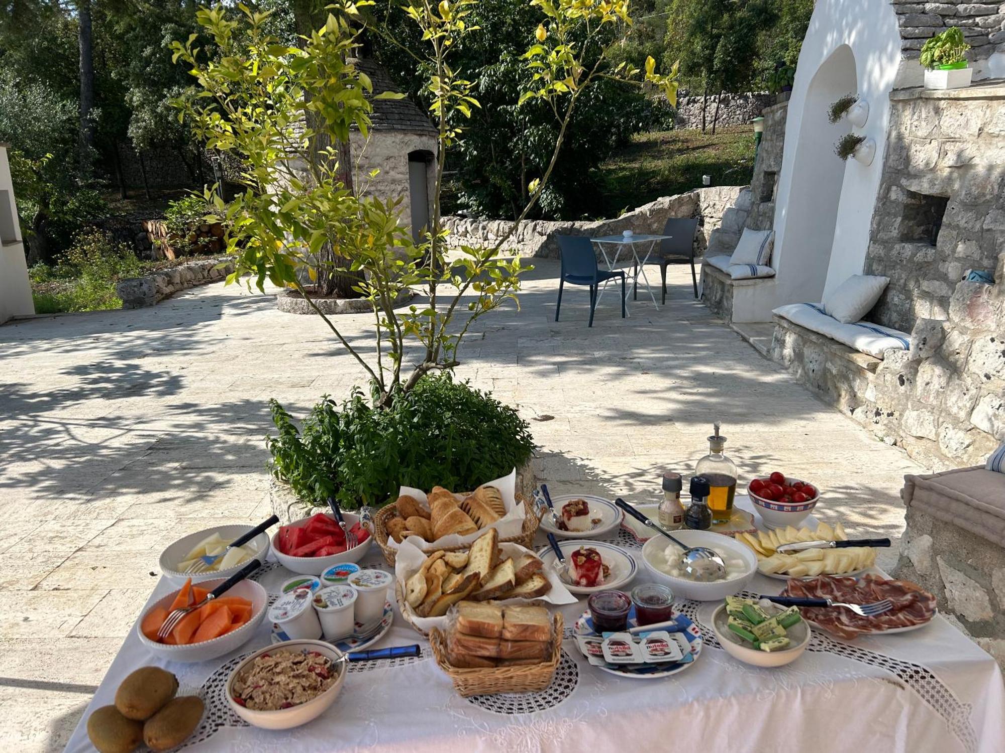 Il Trullo Di Simona Bed and Breakfast Locorotondo Exteriör bild